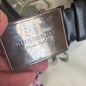 Burberry Reversible Plaque Buckle London Belt Size 30/75 Dark Charcoal/Black
V